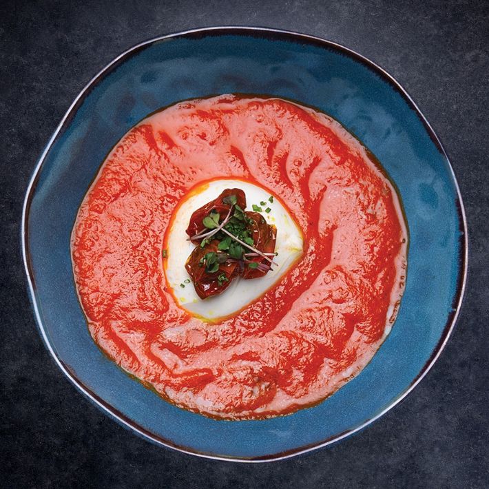 Fűszeres paradicsomleves mozzarellával