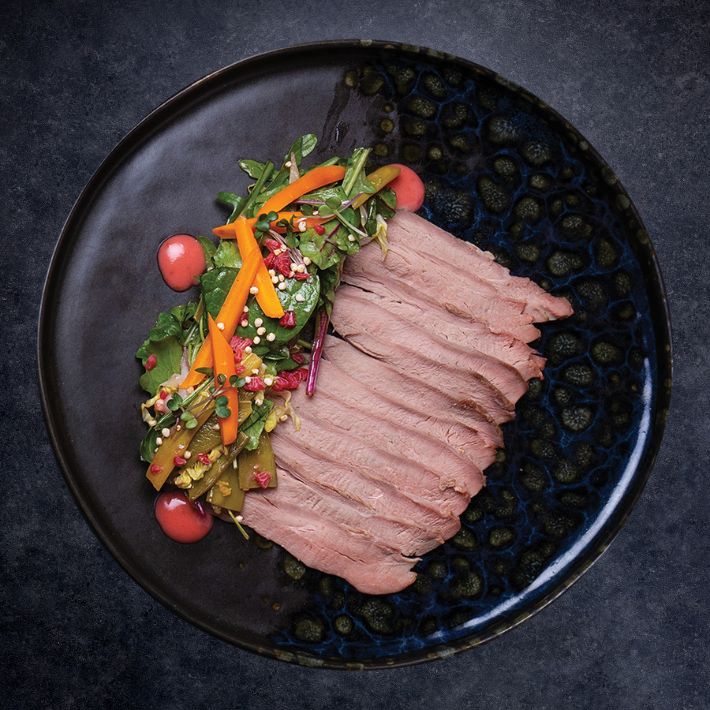 Kacsamell carpaccio málnás tavaszi salátával